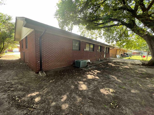 1324 W Marlboro St, Wichita, KS 67217