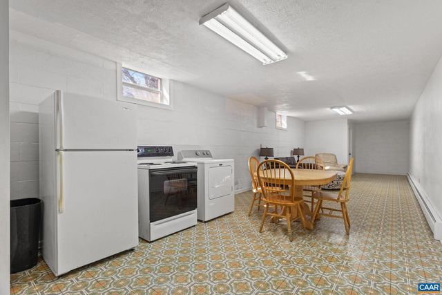 3258 W RIVER RD, Scottsville, VA 24590