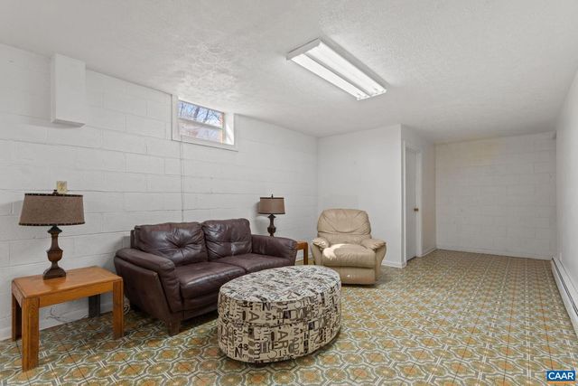 3258 W RIVER RD, Scottsville, VA 24590