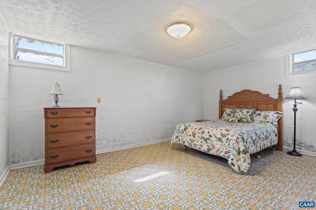 3258 W RIVER RD, Scottsville, VA 24590