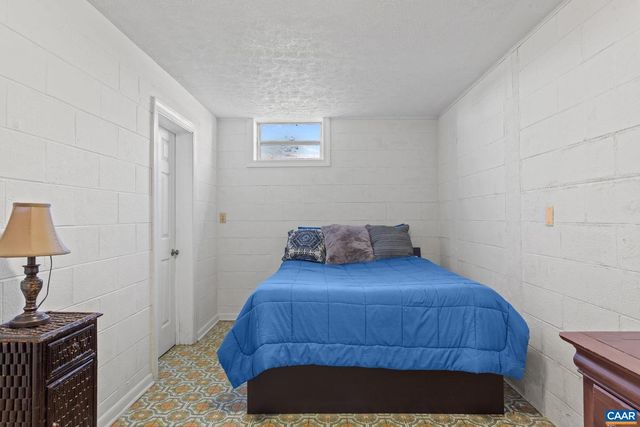 3258 W RIVER RD, Scottsville, VA 24590