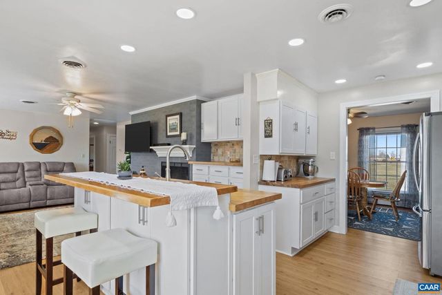 3258 W RIVER RD, Scottsville, VA 24590