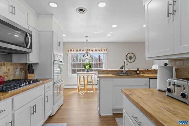 3258 W RIVER RD, Scottsville, VA 24590