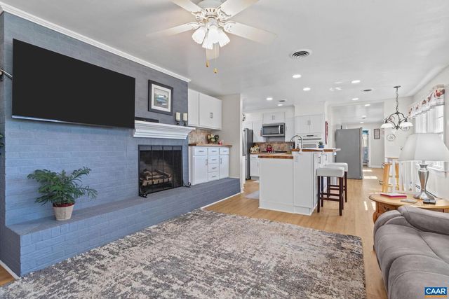 3258 W RIVER RD, Scottsville, VA 24590