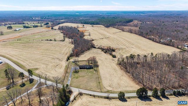 3258 W RIVER RD, Scottsville, VA 24590