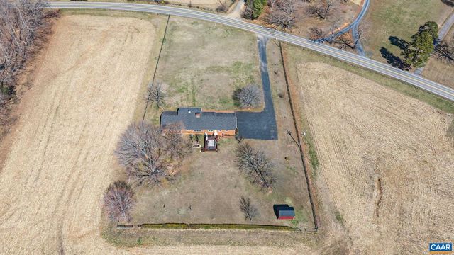 3258 W RIVER RD, Scottsville, VA 24590