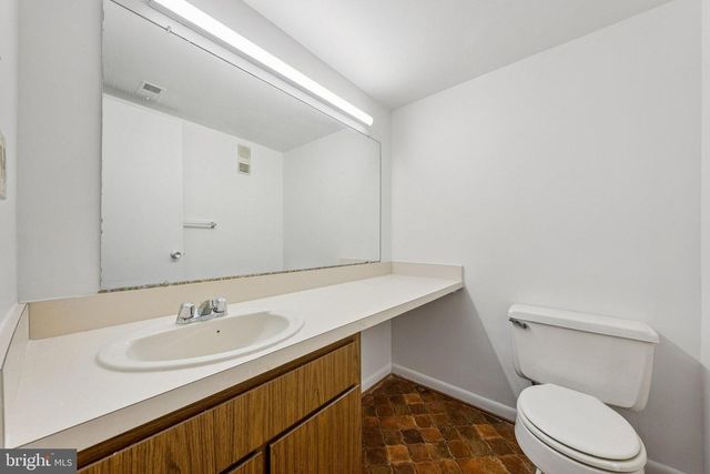 2015 WETHERSFIELD CT, Reston, VA 20191