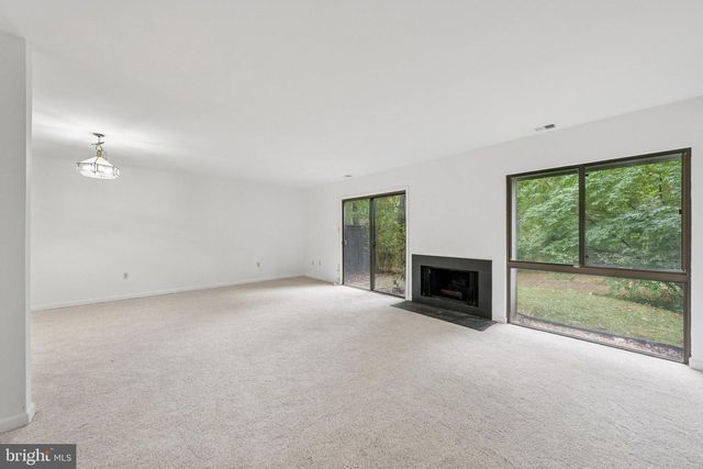 2015 WETHERSFIELD CT, Reston, VA 20191