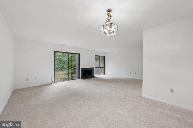 2015 WETHERSFIELD CT, Reston, VA 20191