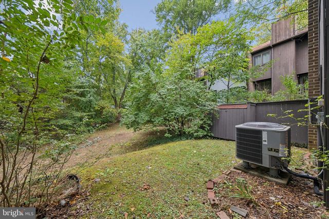 2015 WETHERSFIELD CT, Reston, VA 20191