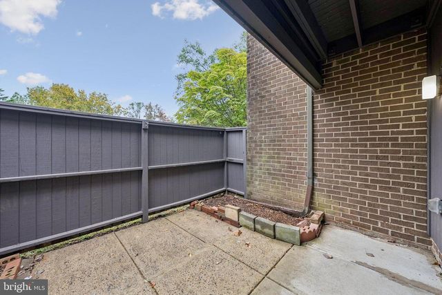 2015 WETHERSFIELD CT, Reston, VA 20191