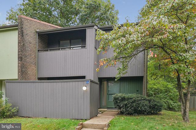 2015 WETHERSFIELD CT, Reston, VA 20191