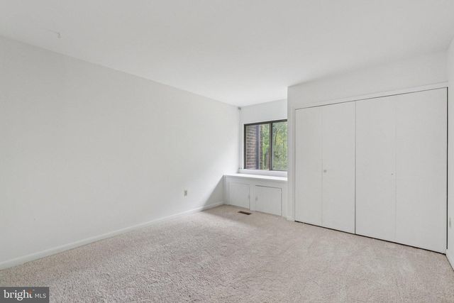 2015 WETHERSFIELD CT, Reston, VA 20191