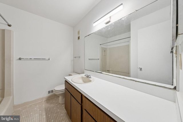 2015 WETHERSFIELD CT, Reston, VA 20191
