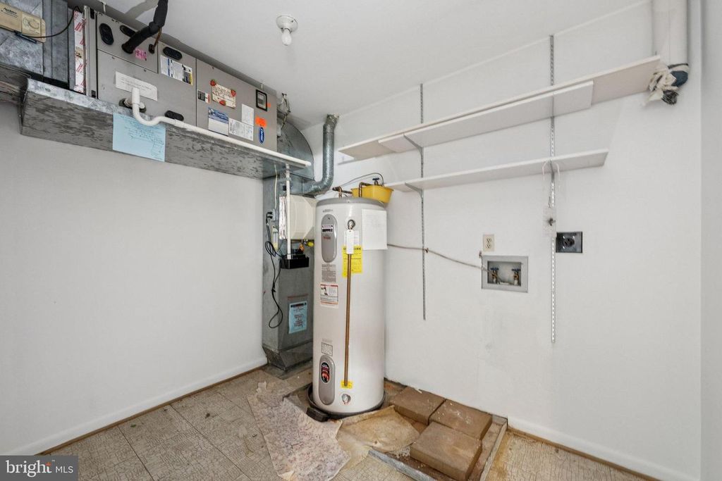 2015 WETHERSFIELD CT, Reston, VA 20191