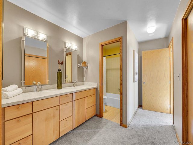 25 Oakridge Dr, Castle Rock, CO 80104