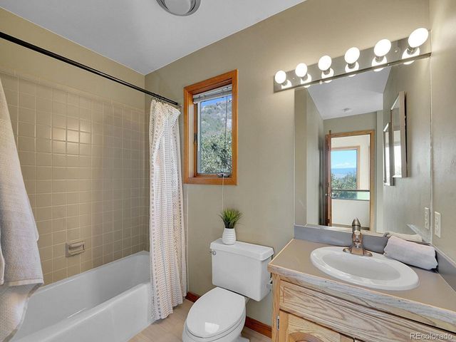 25 Oakridge Dr, Castle Rock, CO 80104