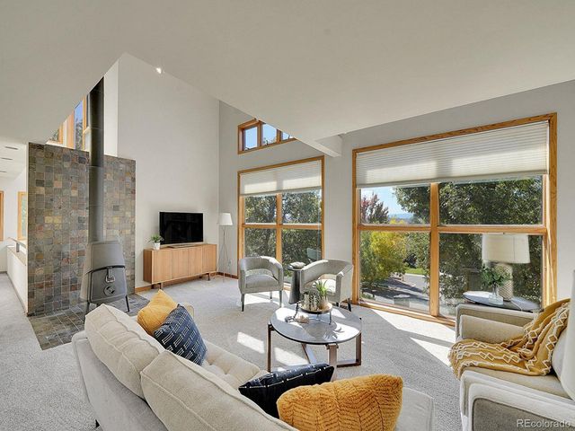 25 Oakridge Dr, Castle Rock, CO 80104