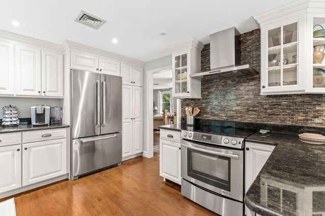 202 Lacy St, North Andover, MA 01845