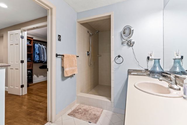 202 Lacy St, North Andover, MA 01845