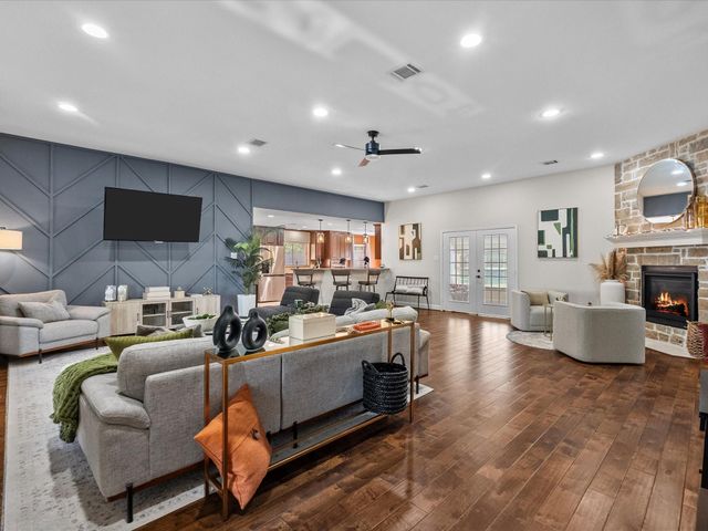 1613 S Hood Street, Alvin, TX 77511