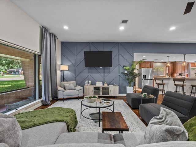 1613 S Hood Street, Alvin, TX 77511