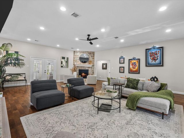 1613 S Hood Street, Alvin, TX 77511