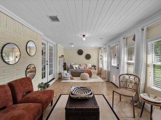 1613 S Hood Street, Alvin, TX 77511