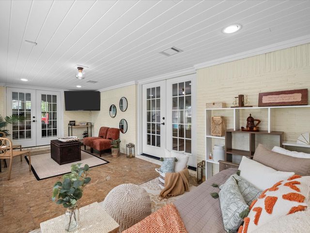 1613 S Hood Street, Alvin, TX 77511