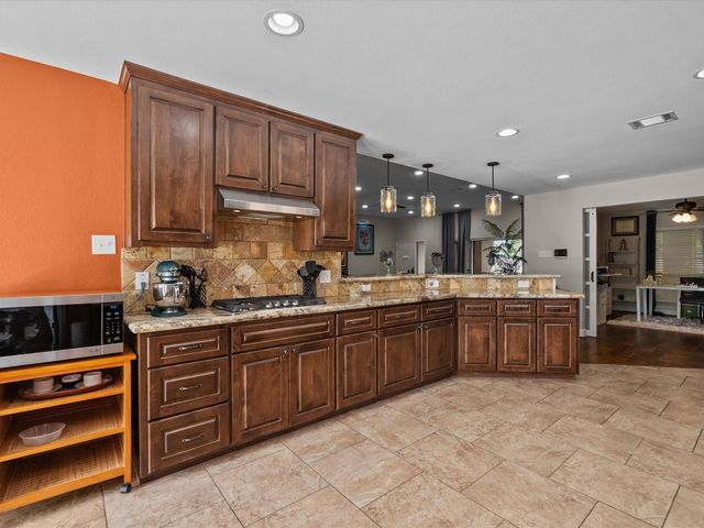 1613 S Hood Street, Alvin, TX 77511