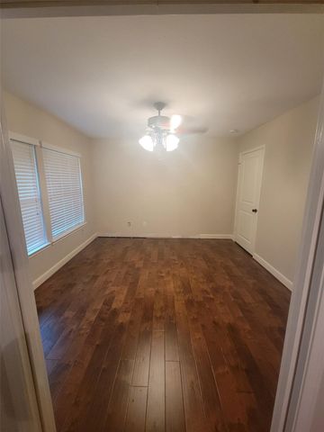 1613 S Hood Street, Alvin, TX 77511