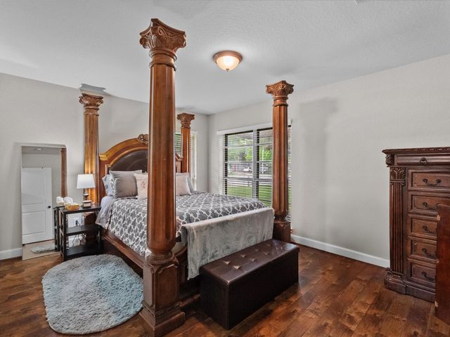 1613 S Hood Street, Alvin, TX 77511