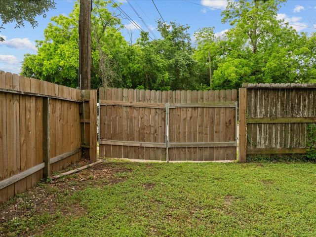 1613 S Hood Street, Alvin, TX 77511