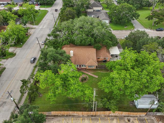 1613 S Hood Street, Alvin, TX 77511