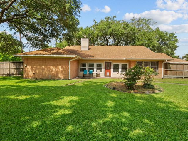 1613 S Hood Street, Alvin, TX 77511