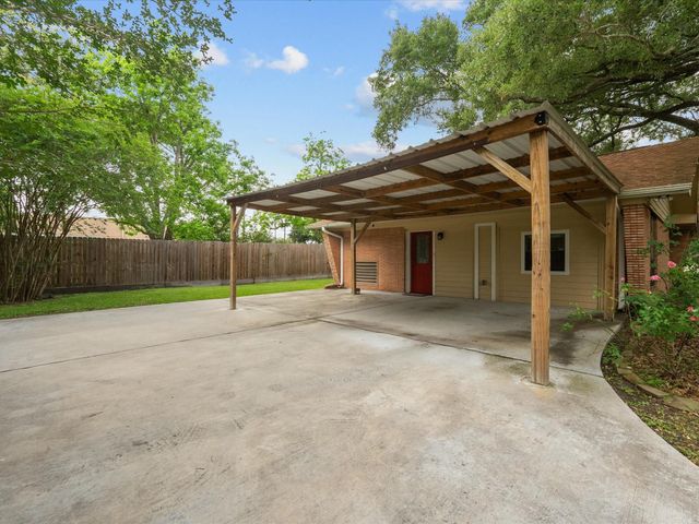 1613 S Hood Street, Alvin, TX 77511