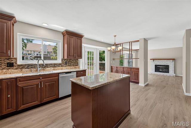1525 Atlantic Crossing Drive, Fenton, MO 63026