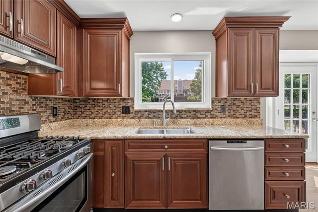 1525 Atlantic Crossing Drive, Fenton, MO 63026