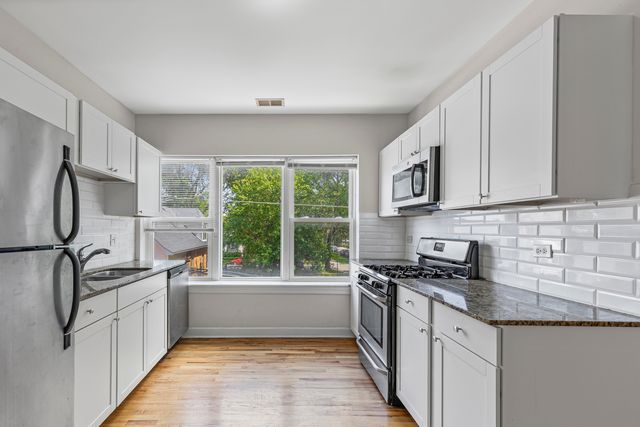 2552 W ROSEMONT Avenue 2, Chicago, IL 60659