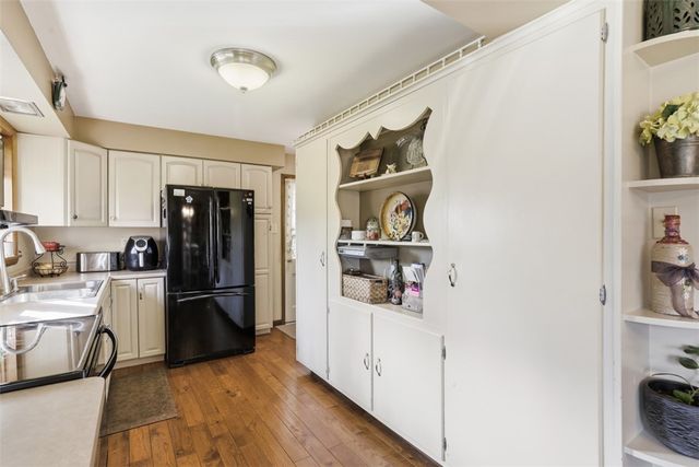 157 Broadbent Rd, Ohio Twp, PA 15143
