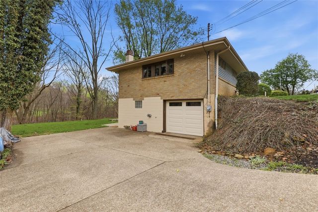 157 Broadbent Rd, Ohio Twp, PA 15143