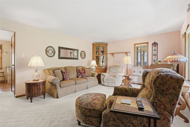 157 Broadbent Rd, Ohio Twp, PA 15143