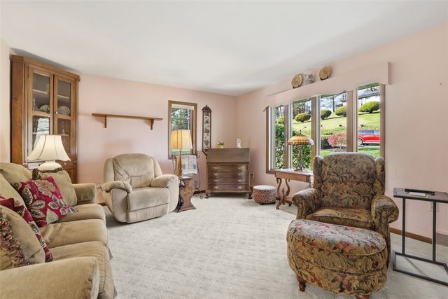 157 Broadbent Rd, Ohio Twp, PA 15143