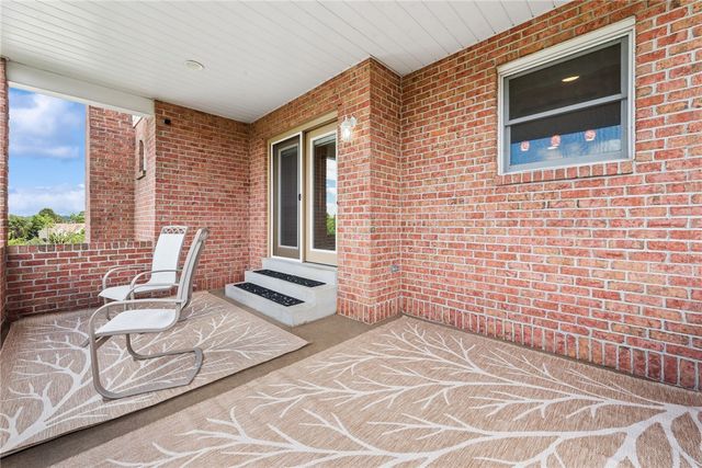 9331 Pembroke Cir, North Huntingdon, PA 15642