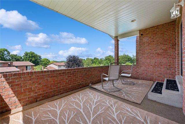 9331 Pembroke Cir, North Huntingdon, PA 15642
