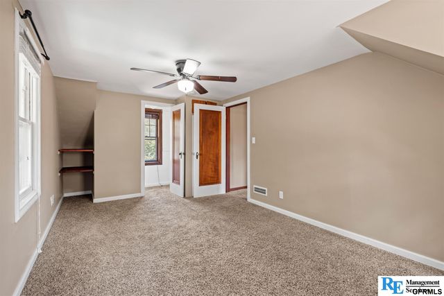5806 corby Street, Omaha, NE 68104