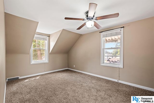 5806 corby Street, Omaha, NE 68104