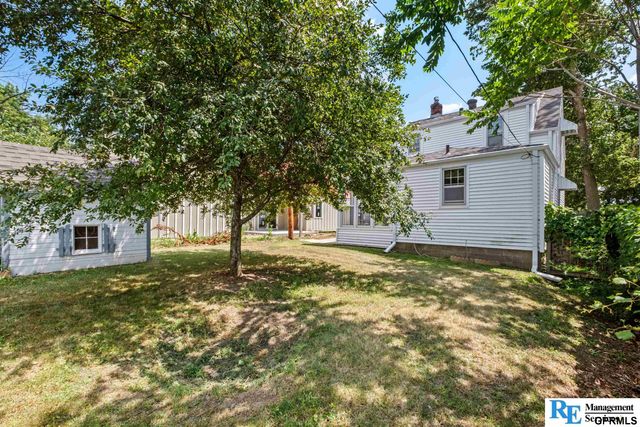 5806 corby Street, Omaha, NE 68104