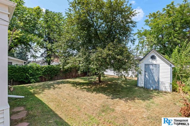 5806 corby Street, Omaha, NE 68104