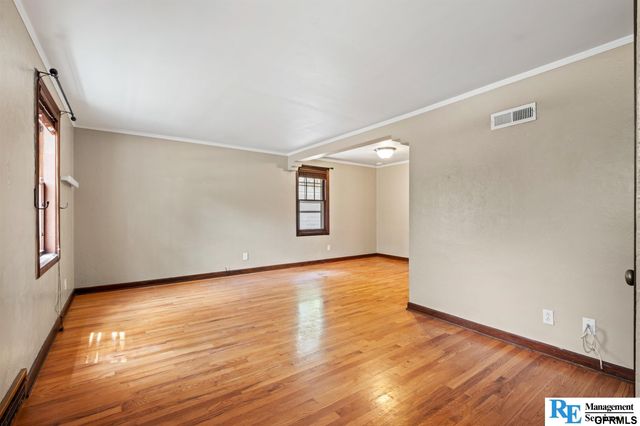 5806 corby Street, Omaha, NE 68104